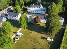 EMPLACEMENT BUCOLIQUE DE CAMPING dans le parc du château - Attention tente et matériels non fournis et sans possibilité de faire courir une rallonge pour se raccorder à l'électricité、ブレン・シュル・アロンヌのキャンプ場