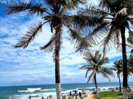 Kitnets Itapuã Residência - 1 Minuto de Caminhada Ate a Praia, hotel in Salvador