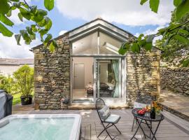 The Cow Shed - with hot tub, hotel with jacuzzis in Kirkby Lonsdale
