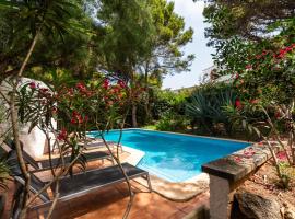Brīvdienu māja Villa Menorca Ses Roques Vermelles by Mauter Villas pilsētā Kalamorelja