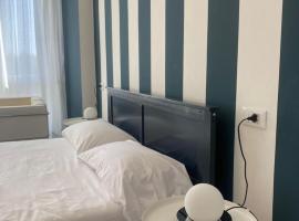Stupenda camera vista mare con finiture di lusso, hotel em Marina di Carrara
