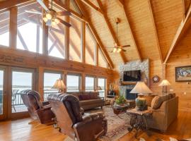 Lakefront Langley Retreat with Decks and Great Views!, casa a Spavinaw
