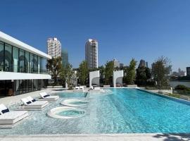 Luxury River View，曼谷的附設泳池的飯店