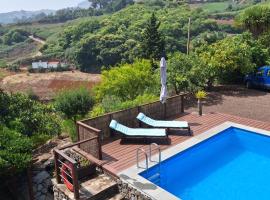 CASA RURAL CON PISCINA PRIVADA El ROBLE, hotel in Moya