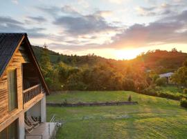 Shemoqmedi chalet, hotel com estacionamento 