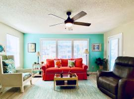 Sea Oats B106 by ALBVR - Great renovation and tons of space in this 2BR 2BA condo - Outdoor Pools, Pier, and Dedicated Beach Access, hytte i Gulf Shores