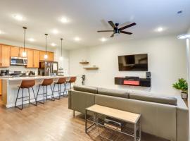 Modern Commerce City Vacation Rental, Near DIA!, cottage in Commerce City