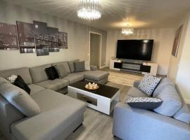 Central Apartment with 3 bedrooms, rental liburan di Norrkoping