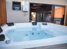 Vila Astra - jacuzzi privativa, natureza e conforto, hotel Alto Paraíso de Goiásban