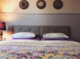 Struga-Rooms/Dhoma/Sobi, hotel in Struga