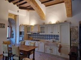 Charming apartment in medieval tower, apartment in Spoleto