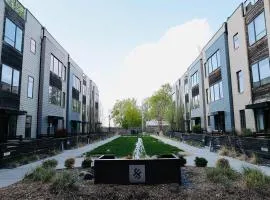 Modern Townhome Near Downtown walk to CWS!