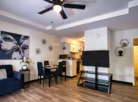 Chic & Cozy 2 bedroom - 1 bathroom - RATED BEST, hotell i Eagle Pass