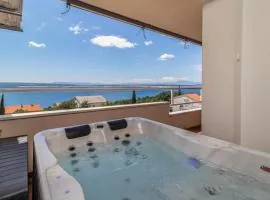 Beautiful Apartment In Dramalj With Wifi