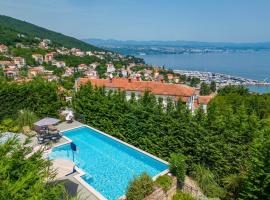 Villa Okra With Pool - Happy Rentals, hótel í Ičići