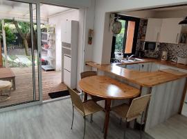 A la petite maison, viešbutis mieste Arès