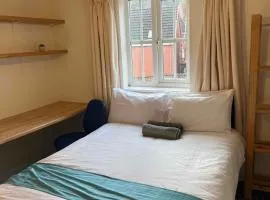 Peaceful 3 BR Flat with A View Near Hospitals-Free Parking