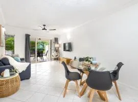 Cairns Esplanade 2BR Waterfront Apartment Sleeps 6