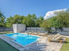 Awesome Home In Prgomet With Jacuzzi