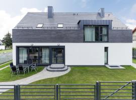 Lux Holiday House Posejdon with Parking by Renters Prestige, villa in Kołczewo