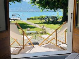 Les Clapotis chambres pieds dans l eau lac d Annecy โรงแรมในAngon