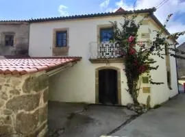 Espaciosa casa de aldea, arte y descanso