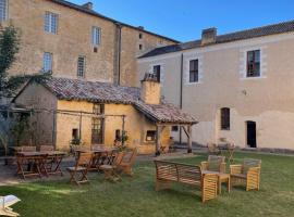 Auberge de Jeunesse HI Cadouin, parkimisega hotell sihtkohas Le Buisson de Cadouin