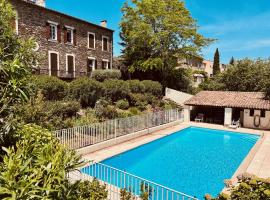 Studio avec piscine, hotel v destinácii La Garde-Freinet