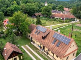 Zuzmó Guesthouse, Jósvafő, Aggtelek National Park - Stylish 150 year old farmhouse for 10 guests, feriebolig i Jósvafő