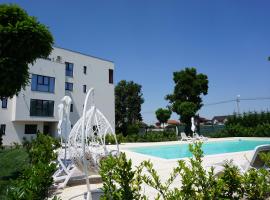Rosi Residence, hotel with parking in Chişoda