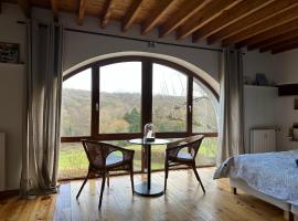 Les deux chambres au dessus de la colline, homestay in Namur