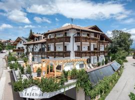 Apparthotel Feldhof - Living and Bistro: Nova Ponente şehrinde bir apart otel