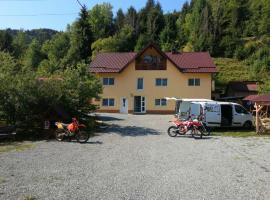 Cabana La Cucu, hotel with parking in Vadu Moţilor