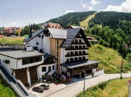 Hotel Roman Maramures - Ski & Spa Resort، فندق في Statiunea Borsa
