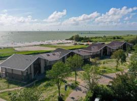 Soal Beach Resort, Strandhaus in Workum