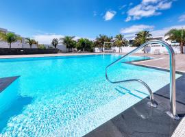 Sun Glow Senator-pool view, hotel in Costa Teguise