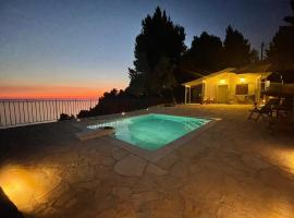The White House above Egremni, hotel de playa en Athani