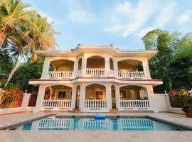 Wiona of Villa Paraiso / Beachfront Villa & Pool