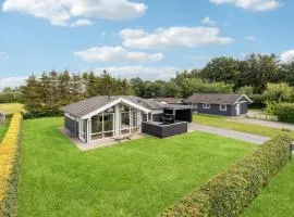 3 Bedroom Lovely Home In Farsø