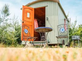 Lakeside Shepard's Hut 'Skylark', renta vacacional en Bishampton