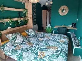 Chambre indépendante piscine en saison petit déjeuner inclus