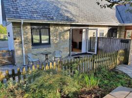 Modern, self-contained annexe in the countryside, hotel with parking in Callington