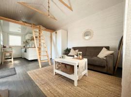 Oak Heart, Lucavsalas namiņ&scaron;, hotel na praia em Riga