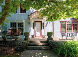 The Villa Bed and Breakfast, hotel poblíž Westerly State Airport - WST, 