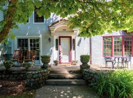 The Villa Bed and Breakfast, hotel near Westerly State Airport - WST, 