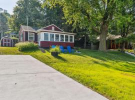 Delavan Retreat with Patio on Turtle Lake!, ξενοδοχείο σε Elkhorn
