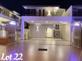 Entire home hosted by Catherine 4 bedroom House, hotell i Sandakan