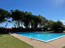 Villetta 8 - Piscina e campi da gioco - Narramondo Villas, hótel í Giulianova