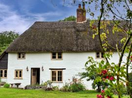 Finest Retreats - Manor Cottage, orlofshús/-íbúð í Winterborne Stickland