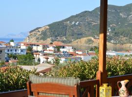 Remvi Apartments, hotel near Photo Centre of Skopelos, Skopelos Town